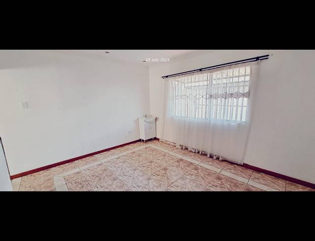 6 BEDROOM FREESTANDING FOR SALE IN MOUNTAIN RISE